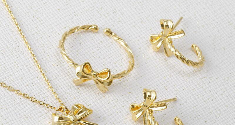 Bow Ribbon Twist Band Ring