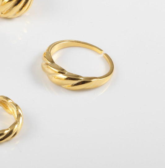 Classic Croissant Ring