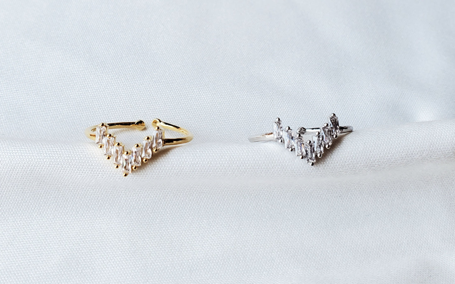 Gleaming V Heart Ring