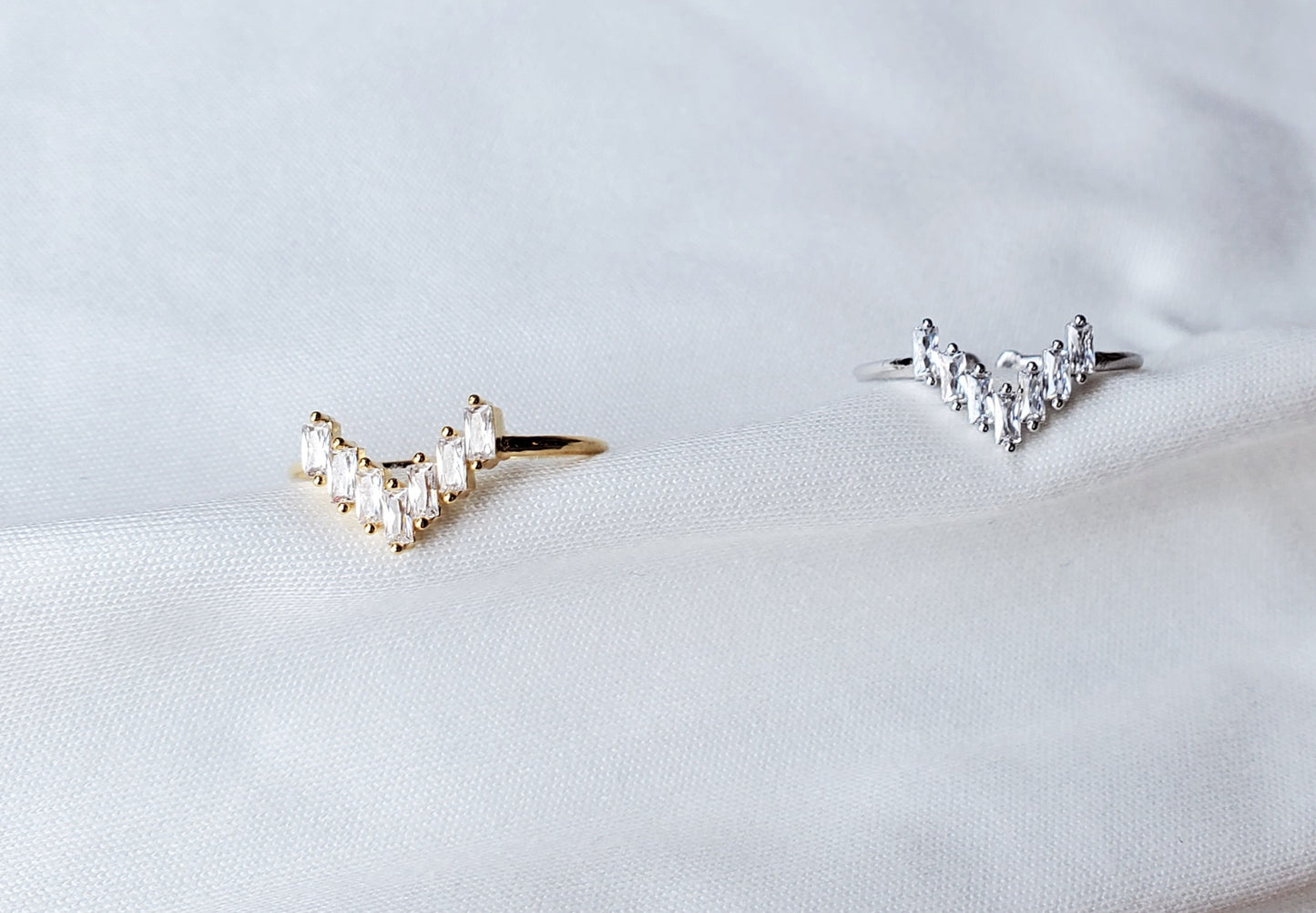 Gleaming V Heart Ring