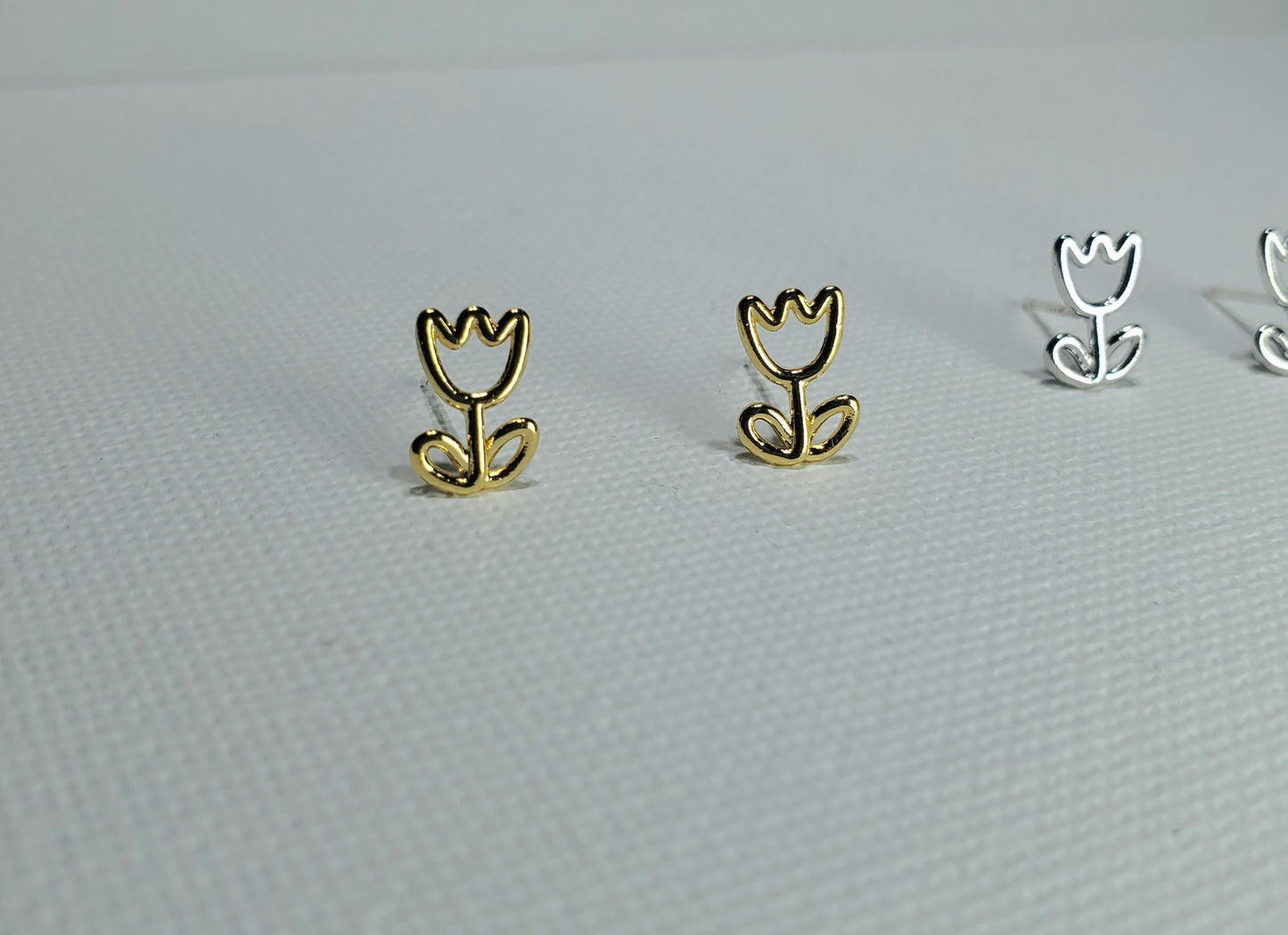 Tulip Wire Earrings