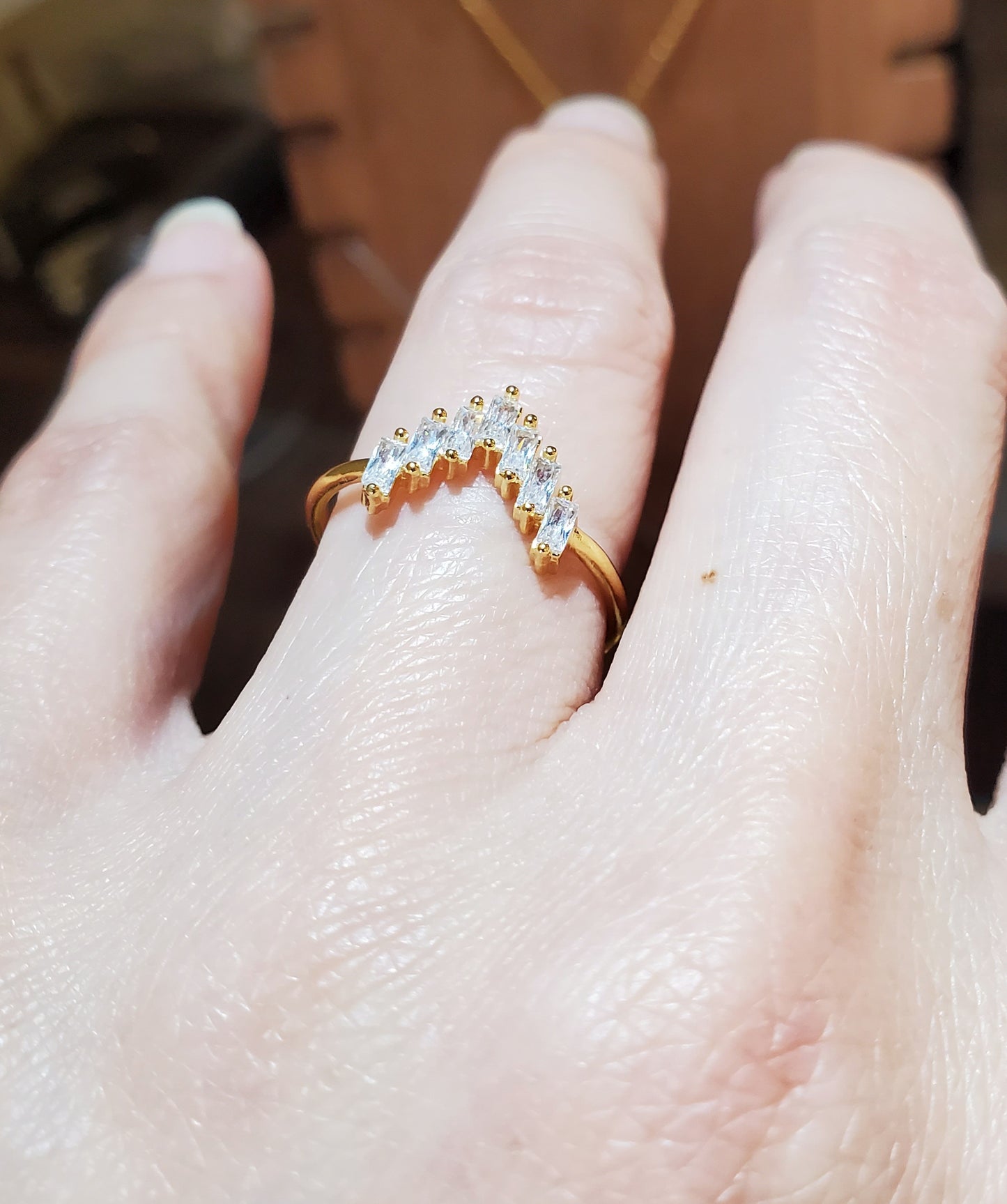 Gleaming V Heart Ring