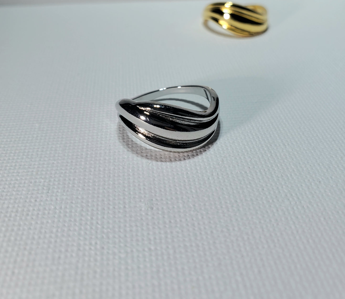 Triple Wavy Drift Ring